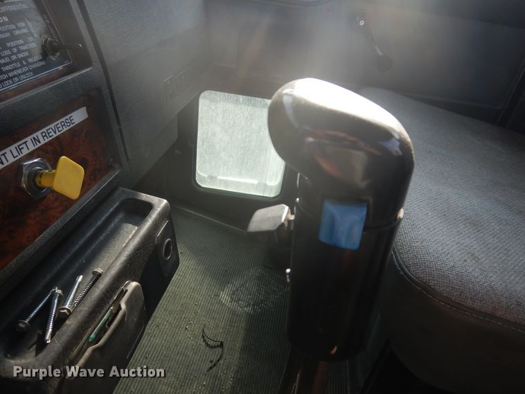 image for item GT9386 2001 Kenworth T800  ready mix truck