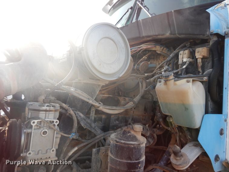 image for item GT9386 2001 Kenworth T800  ready mix truck