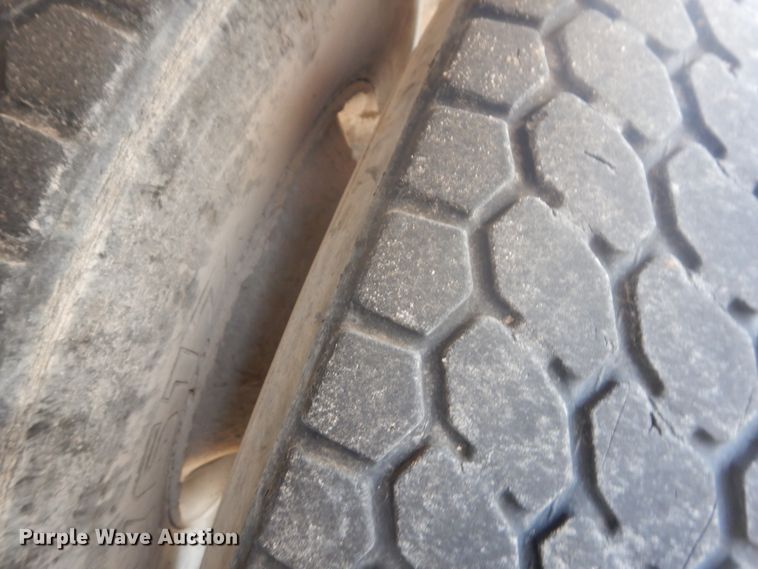 image for item GT9386 2001 Kenworth T800  ready mix truck