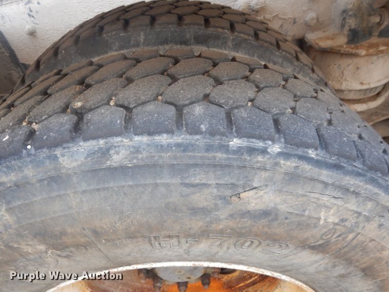 image for item GT9386 2001 Kenworth T800  ready mix truck