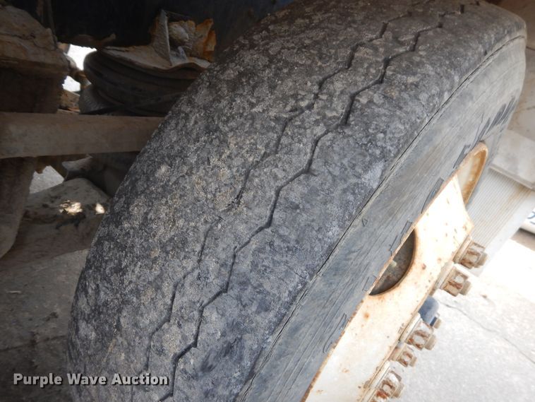 image for item GT9386 2001 Kenworth T800  ready mix truck