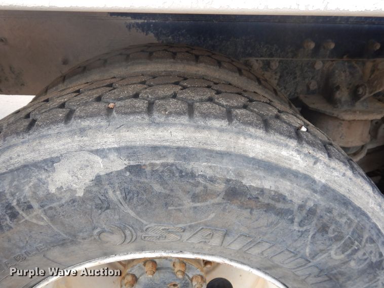 image for item GT9386 2001 Kenworth T800  ready mix truck