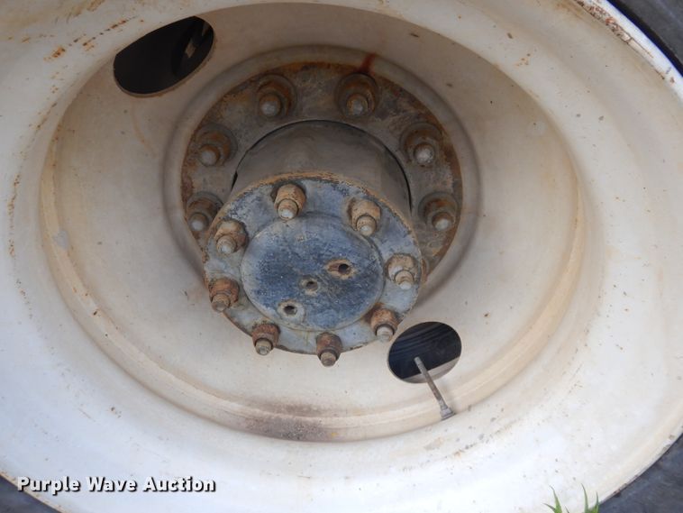 image for item GT9386 2001 Kenworth T800  ready mix truck