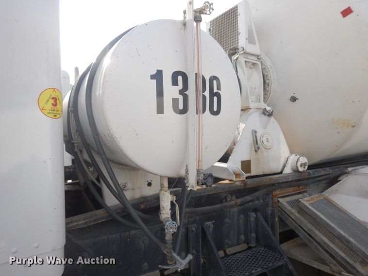 image for item GT9386 2001 Kenworth T800  ready mix truck