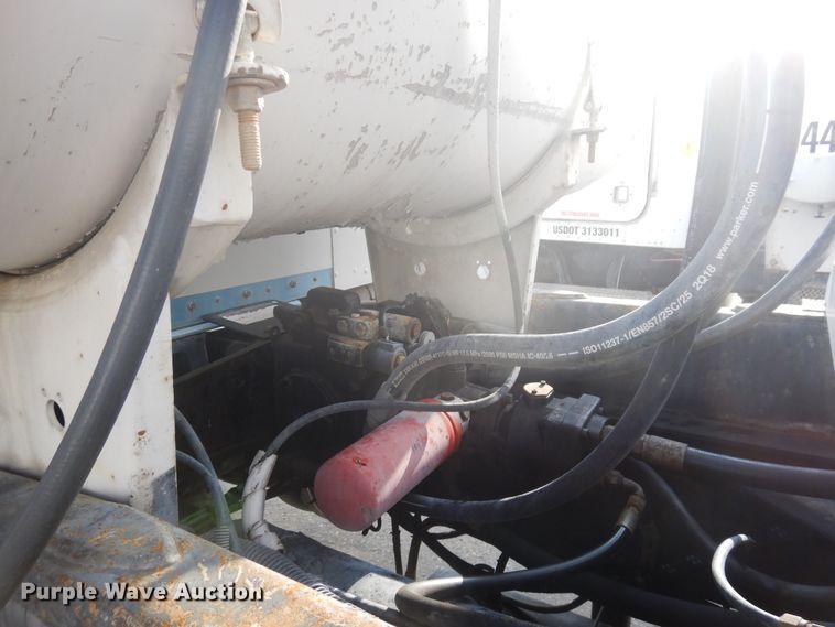 image for item GT9386 2001 Kenworth T800  ready mix truck