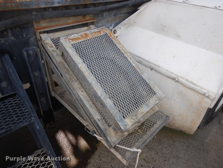 image for item GT9386 2001 Kenworth T800  ready mix truck