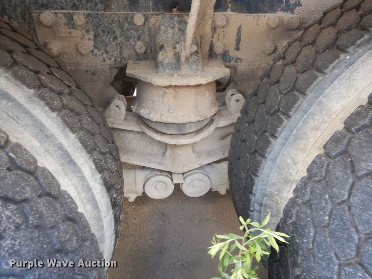 image for item GT9386 2001 Kenworth T800  ready mix truck