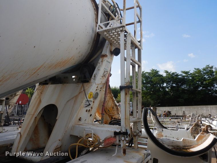 image for item GT9386 2001 Kenworth T800  ready mix truck