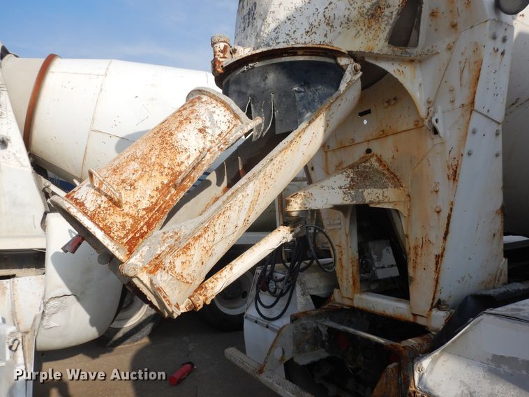 image for item GT9386 2001 Kenworth T800  ready mix truck