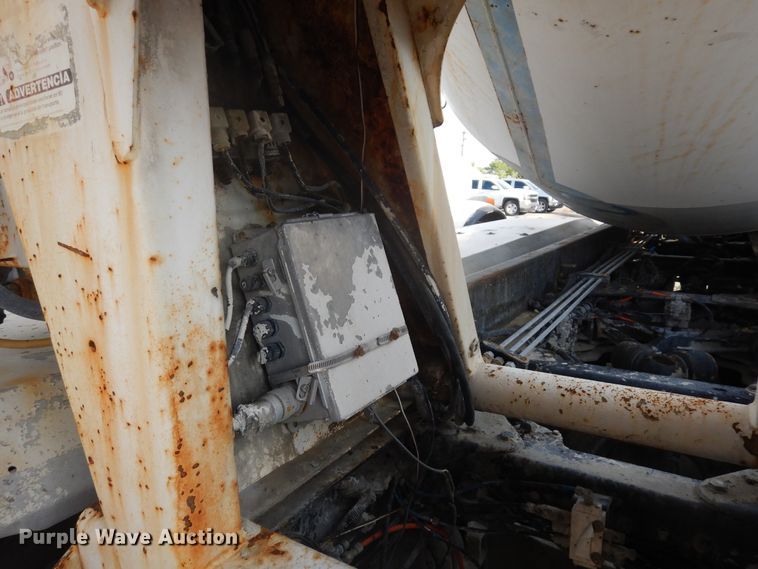 image for item GT9386 2001 Kenworth T800  ready mix truck