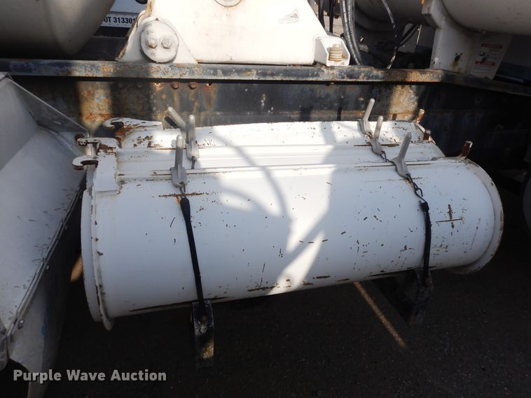 image for item GT9386 2001 Kenworth T800  ready mix truck