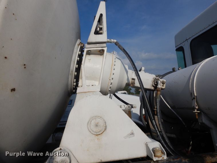 image for item GT9386 2001 Kenworth T800  ready mix truck