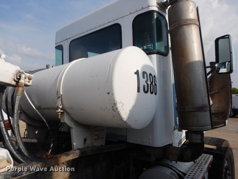 image for item GT9386 2001 Kenworth T800  ready mix truck