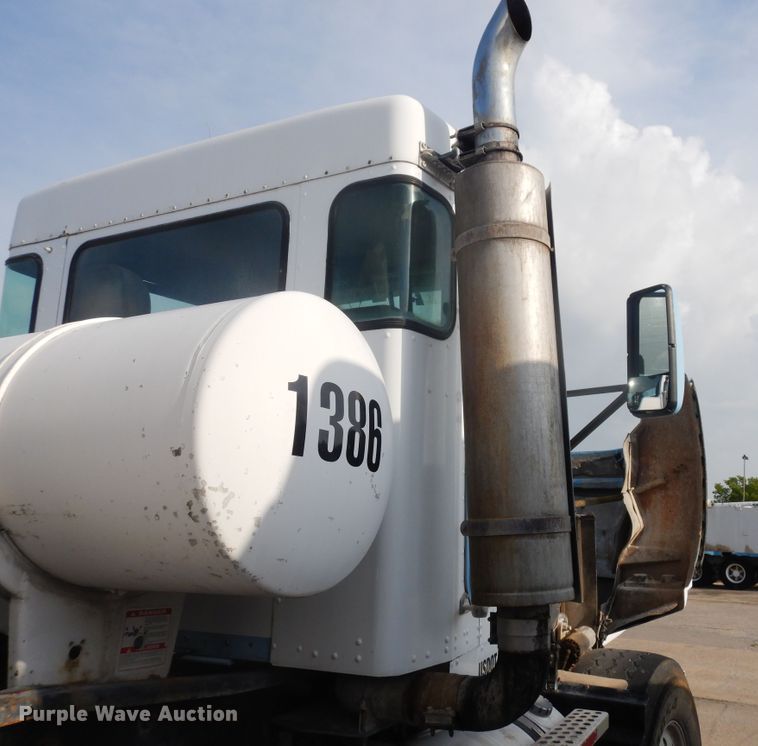 image for item GT9386 2001 Kenworth T800  ready mix truck