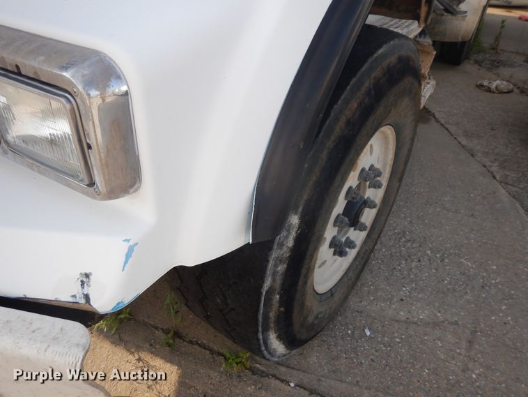 image for item GT9386 2001 Kenworth T800  ready mix truck