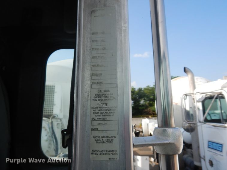 image for item GT9386 2001 Kenworth T800  ready mix truck