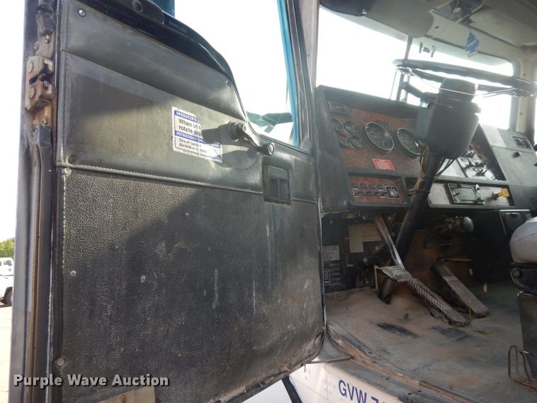 image for item GT9387 2001 Kenworth T800  ready mix truck