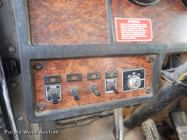 image for item GT9387 2001 Kenworth T800  ready mix truck