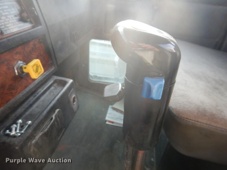 image for item GT9387 2001 Kenworth T800  ready mix truck