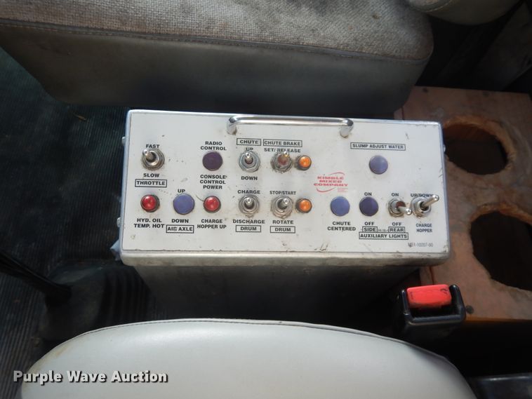 image for item GT9387 2001 Kenworth T800  ready mix truck