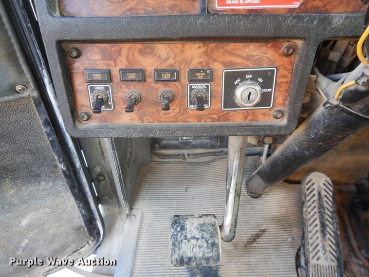 image for item GT9387 2001 Kenworth T800  ready mix truck