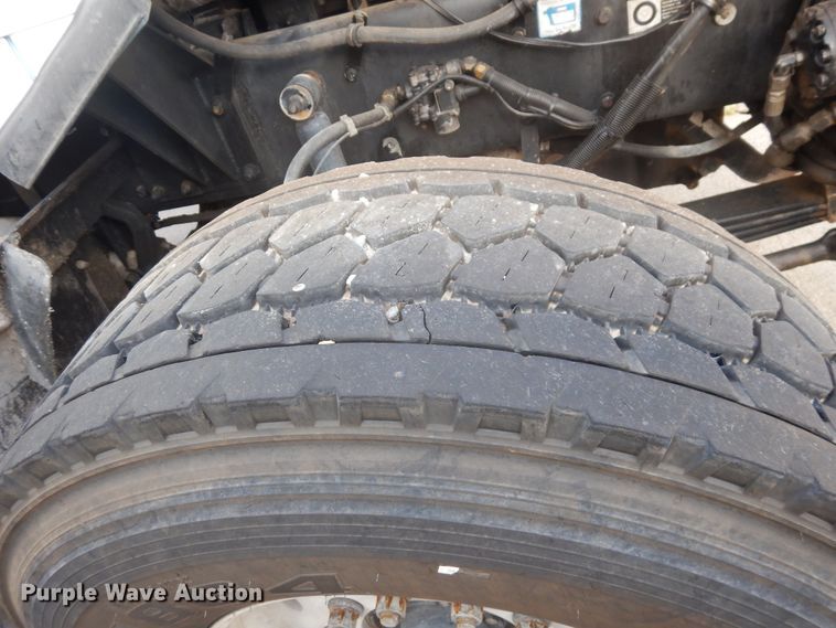 image for item GT9387 2001 Kenworth T800  ready mix truck