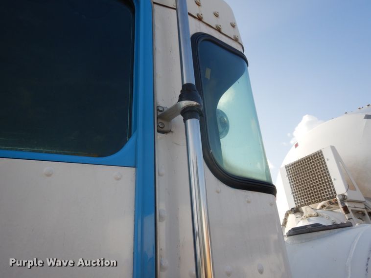 image for item GT9387 2001 Kenworth T800  ready mix truck