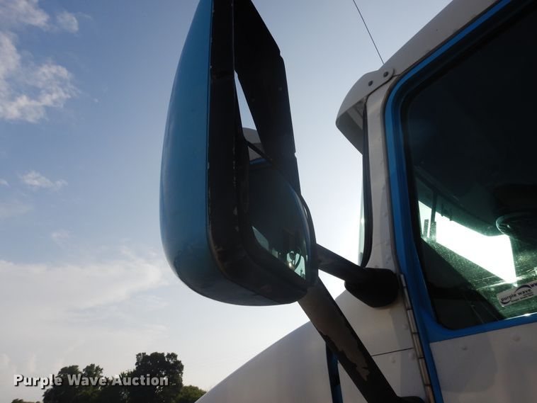 image for item GT9387 2001 Kenworth T800  ready mix truck