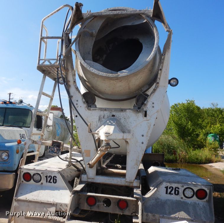 image for item GT9391 2005 Kenworth T800  ready mix truck