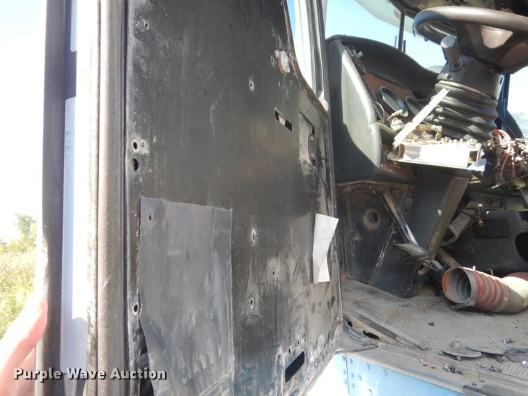 image for item GT9391 2005 Kenworth T800  ready mix truck