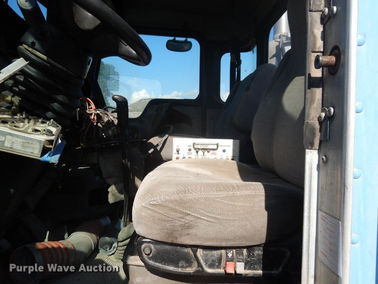 image for item GT9391 2005 Kenworth T800  ready mix truck