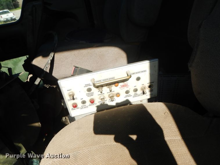 image for item GT9391 2005 Kenworth T800  ready mix truck