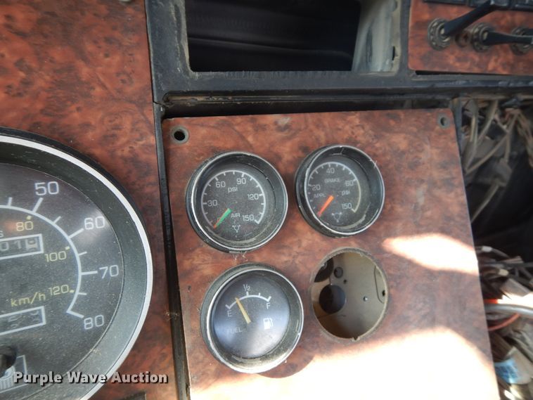 image for item GT9391 2005 Kenworth T800  ready mix truck