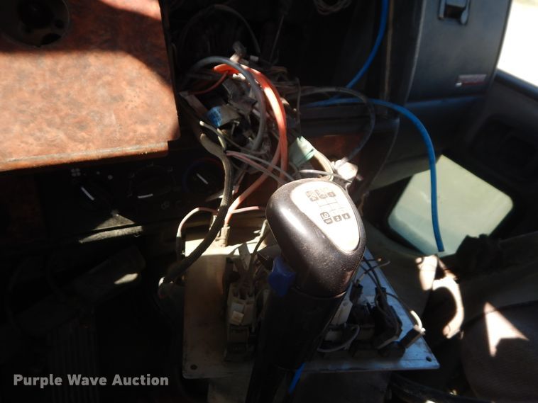 image for item GT9391 2005 Kenworth T800  ready mix truck