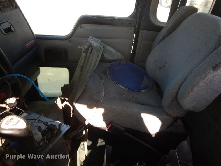 image for item GT9391 2005 Kenworth T800  ready mix truck