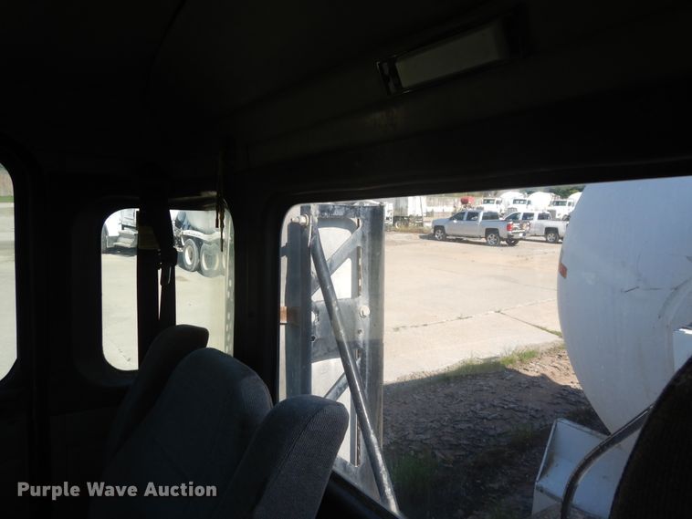 image for item GT9391 2005 Kenworth T800  ready mix truck