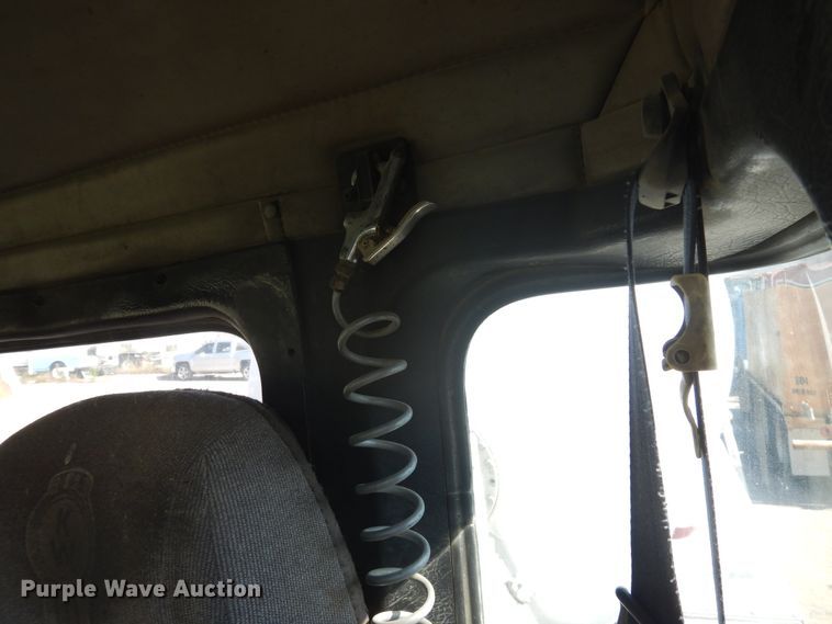 image for item GT9391 2005 Kenworth T800  ready mix truck