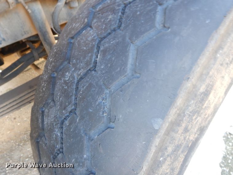 image for item GT9391 2005 Kenworth T800  ready mix truck