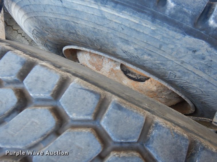 image for item GT9391 2005 Kenworth T800  ready mix truck