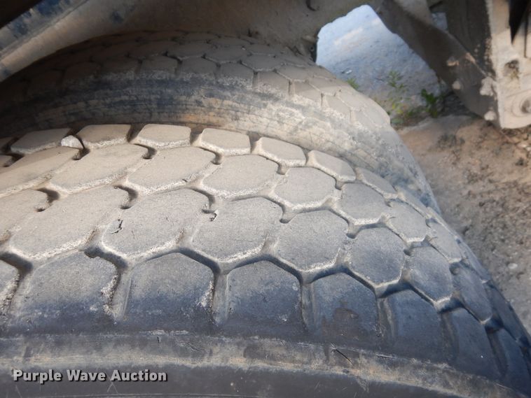 image for item GT9391 2005 Kenworth T800  ready mix truck