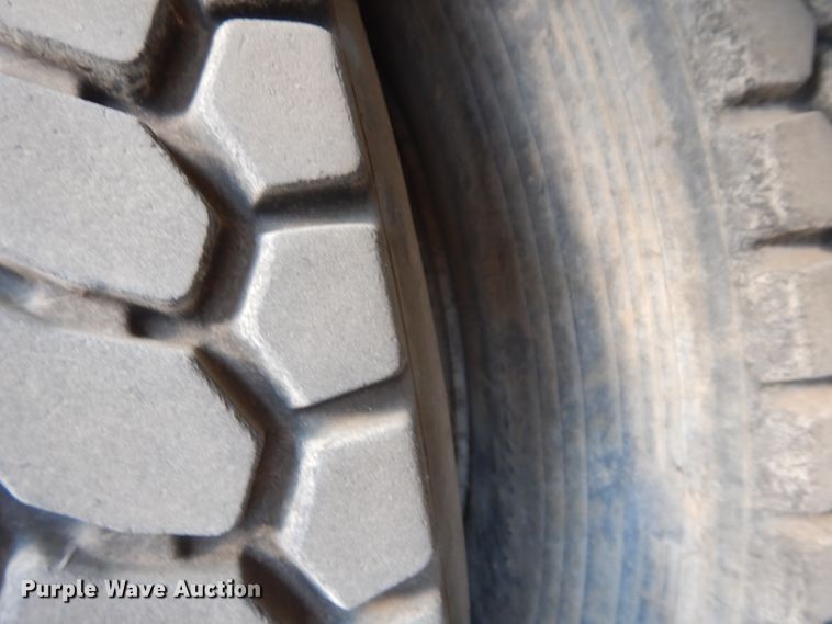 image for item GT9391 2005 Kenworth T800  ready mix truck