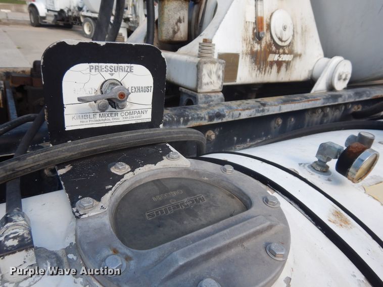 image for item GT9391 2005 Kenworth T800  ready mix truck