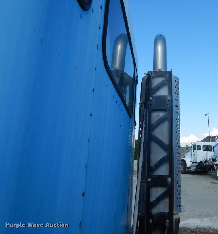 image for item GT9391 2005 Kenworth T800  ready mix truck