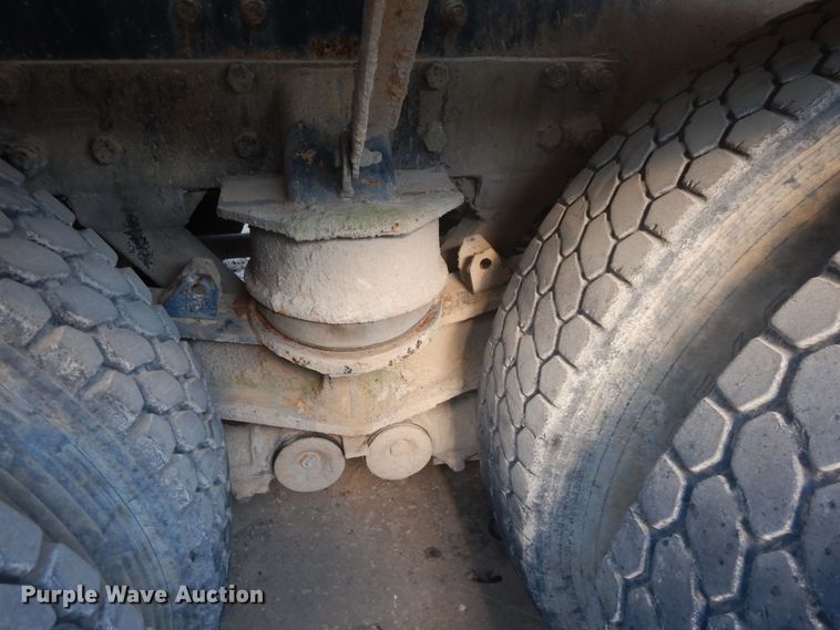 image for item GT9391 2005 Kenworth T800  ready mix truck