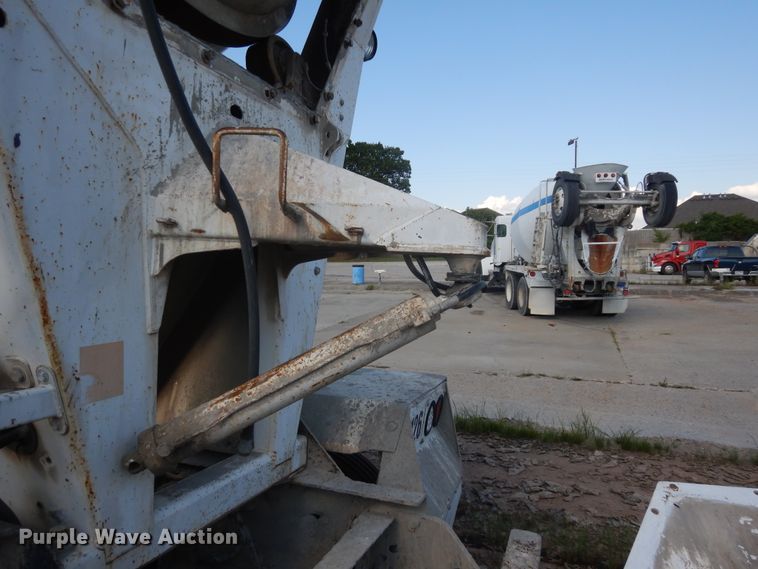 image for item GT9391 2005 Kenworth T800  ready mix truck