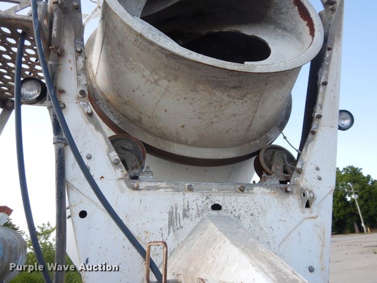 image for item GT9391 2005 Kenworth T800  ready mix truck