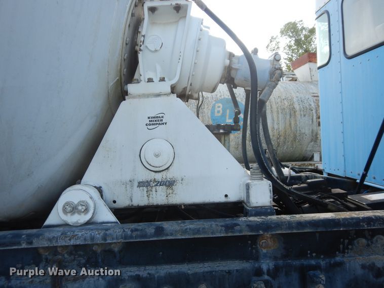 image for item GT9391 2005 Kenworth T800  ready mix truck