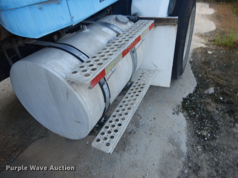 image for item GT9391 2005 Kenworth T800  ready mix truck