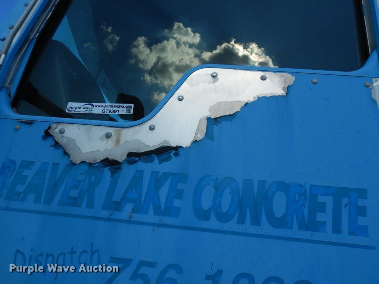 image for item GT9391 2005 Kenworth T800  ready mix truck