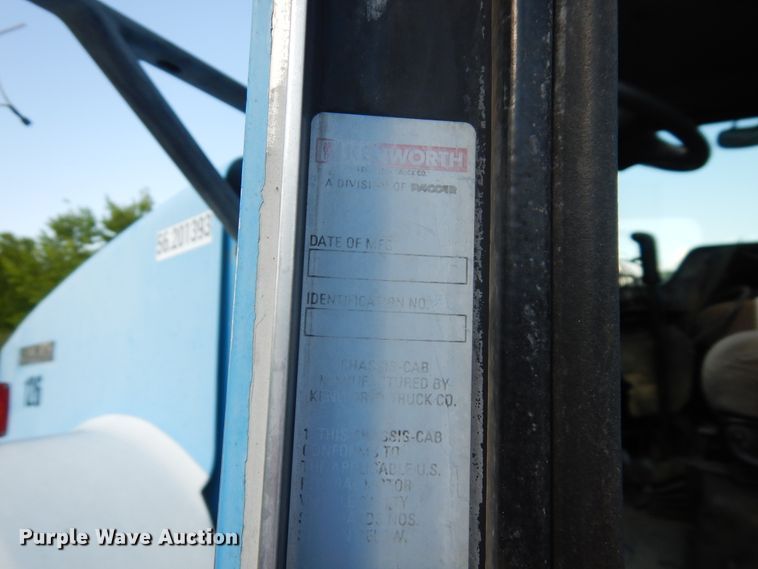 image for item GT9391 2005 Kenworth T800  ready mix truck